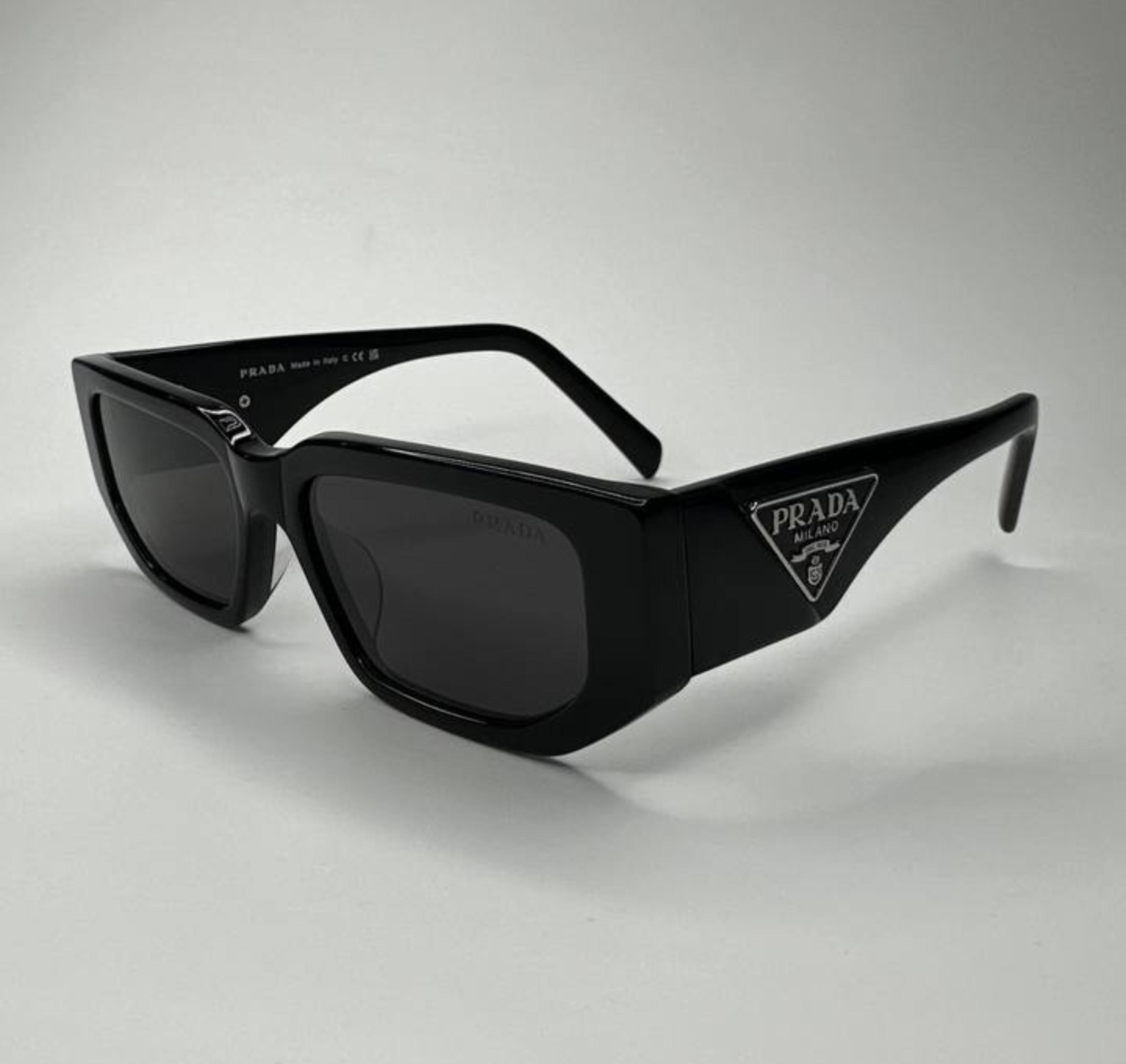 PRADA SPR 092 с футляром 																