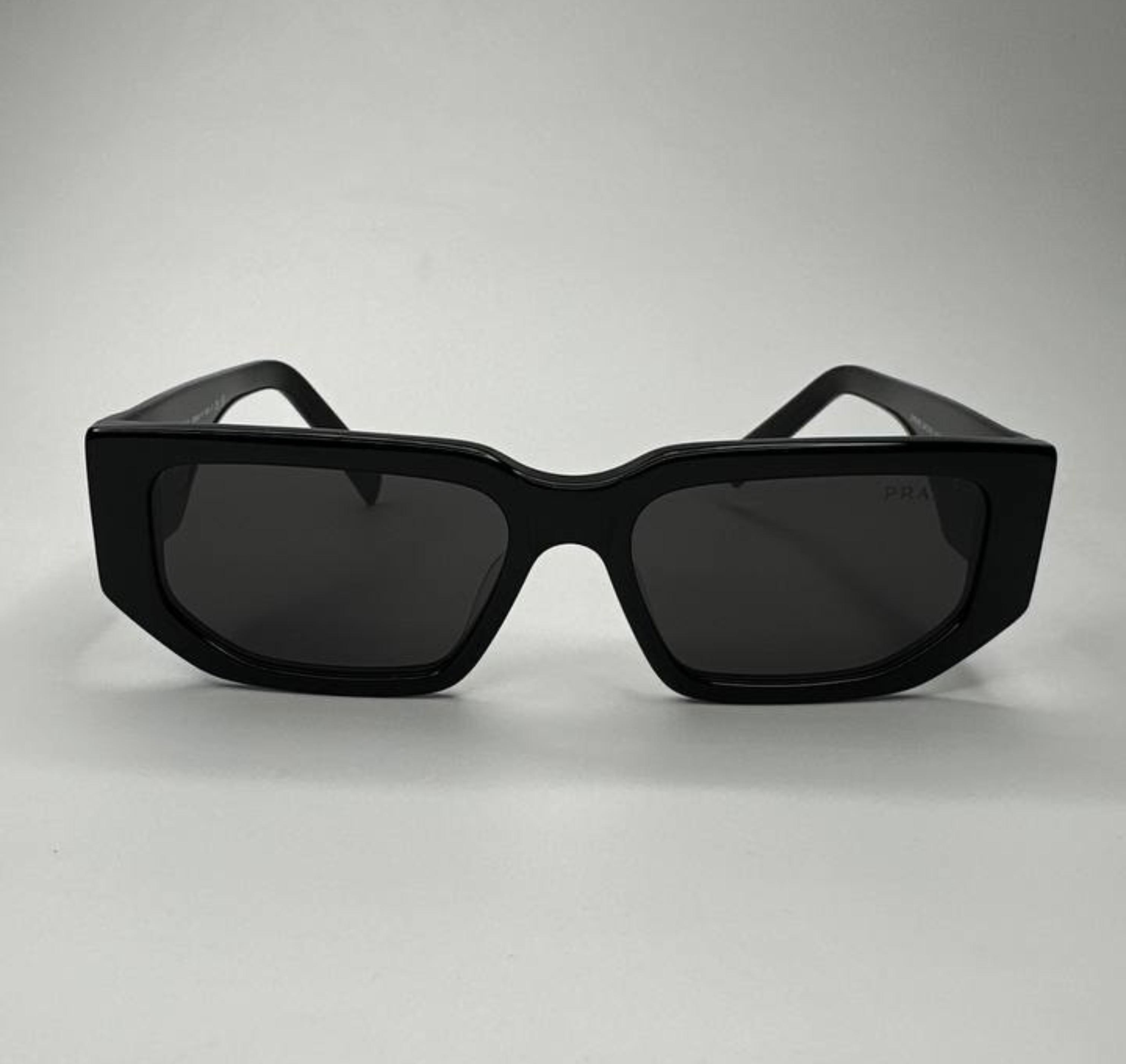 PRADA SPR 092 с футляром 																